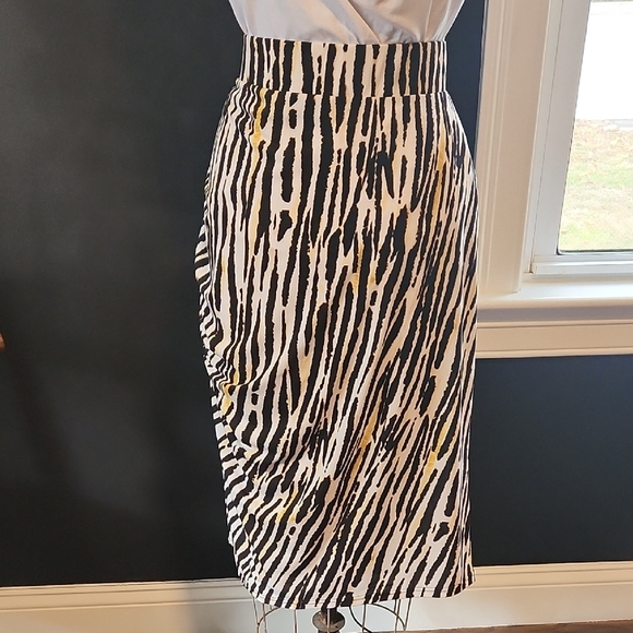 Leota Black, White & Yellow Ruched Wrap Midi Skirt -Kathy Skirt in Inky sz M - Picture 3 of 4